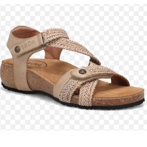 Taos Newlie Z Strap Sandal size 10-10.5